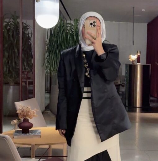 ⁦silk blazer⁩ - الصورة ⁦2⁩