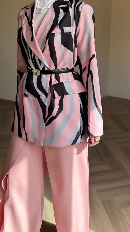 ⁦Pink blazer⁩ - الصورة ⁦2⁩