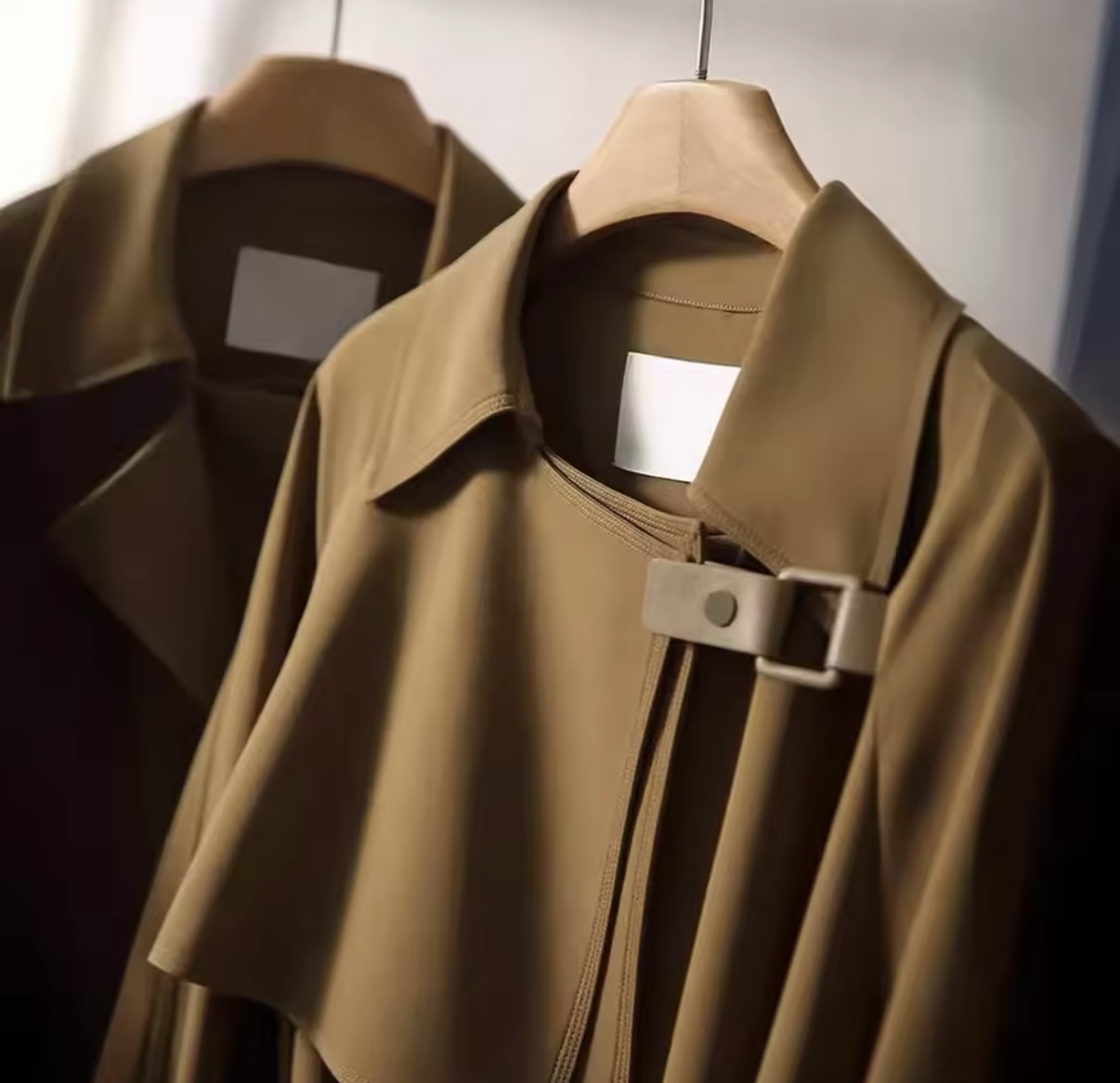 Brown camel coat - الصورة 2